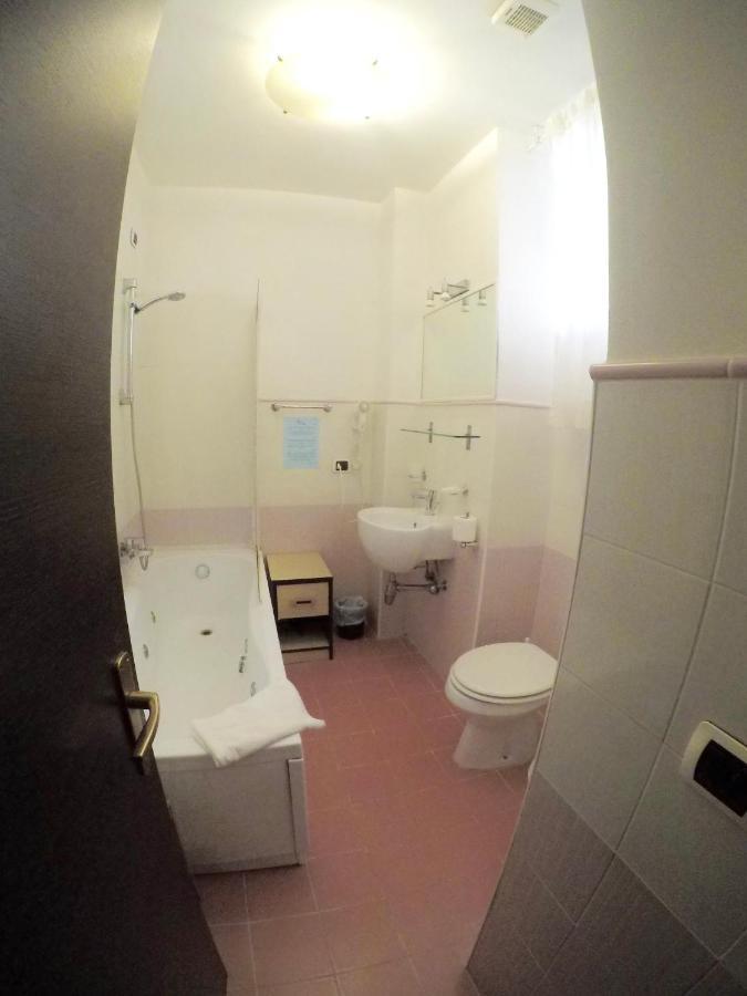 Blue Suite Vatican Guesthouse Рим Екстер'єр фото