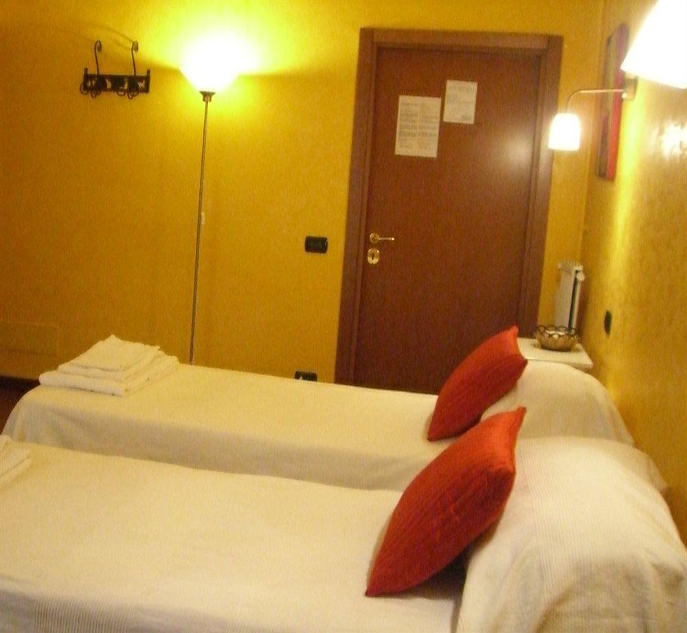 Blue Suite Vatican Guesthouse Рим Екстер'єр фото